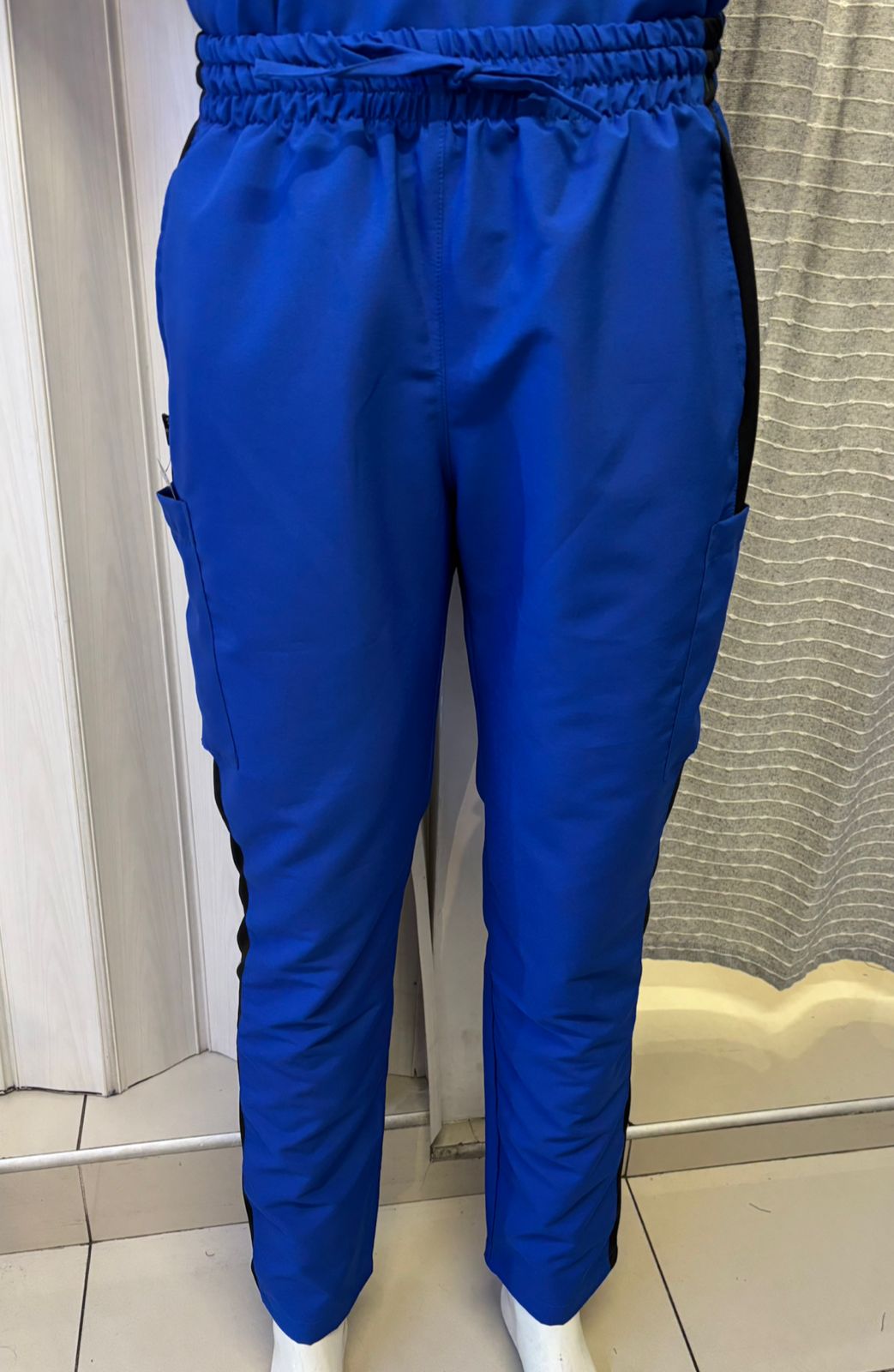 Pantalón Quirúrgico 500 Unisex Basic Azul Rey Antifluido-cloro resistente Scrubs 500 FW