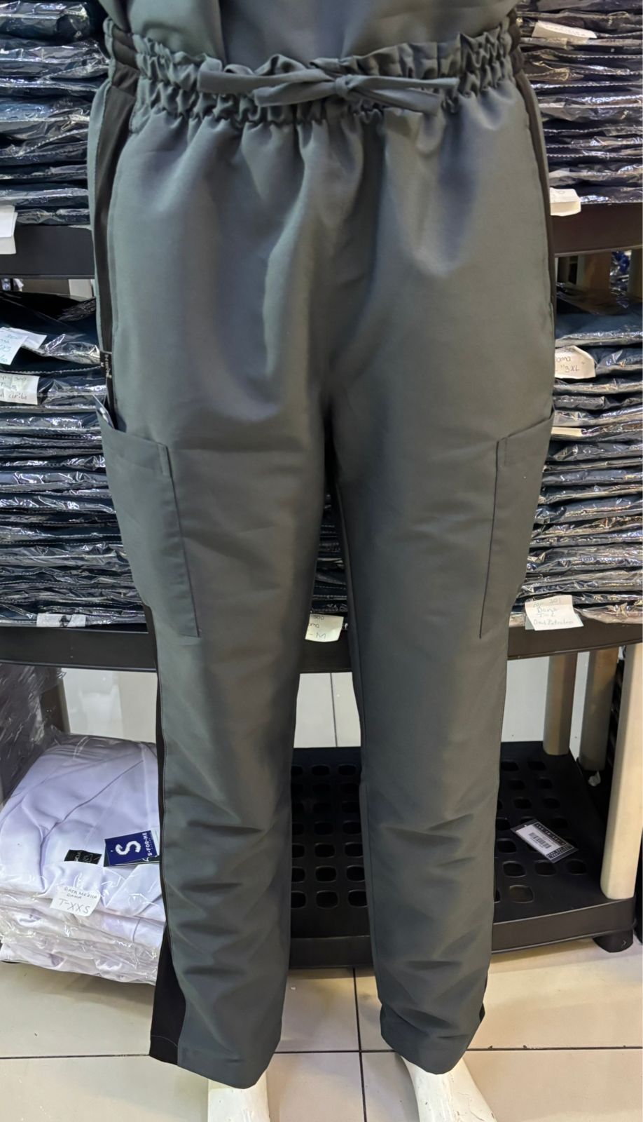 Pantalón Quirúrgico 500 Unisex Basic Gris Oxford Antifluido-cloro resistente Scrubs 500 FW
