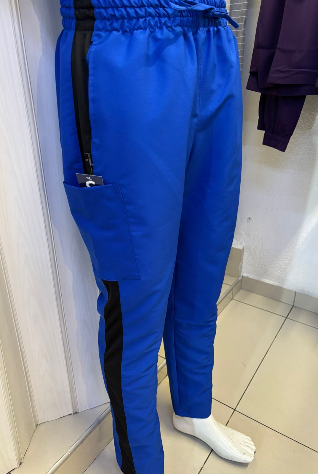 Pantalón Quirúrgico 500 Unisex Basic Azul Rey Antifluido-cloro resistente Scrubs 500 FW