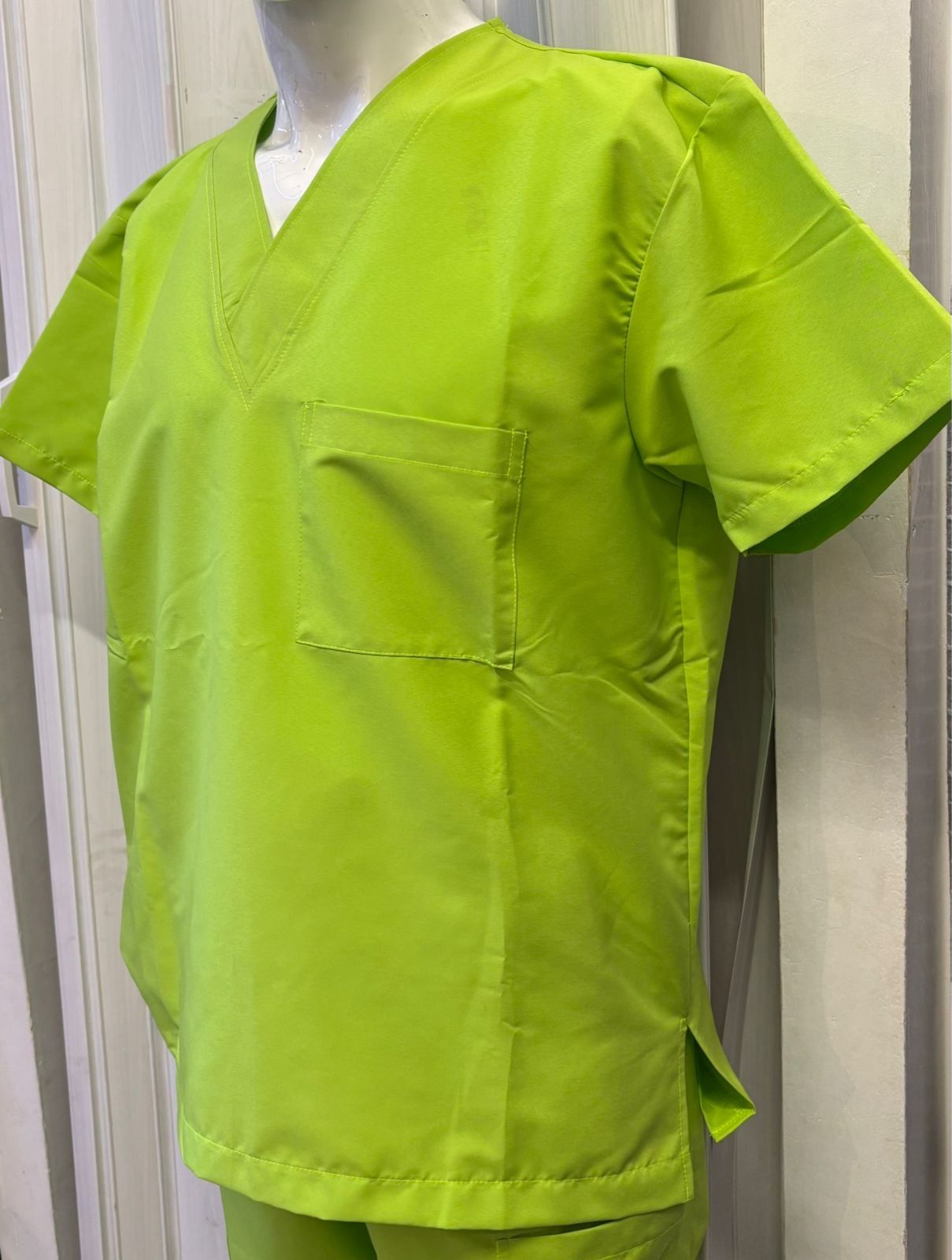 Filipina Quirúrgica 500 Unisex Basic Verde Lima Antifluido-cloro resistente Scrubs 500 FW