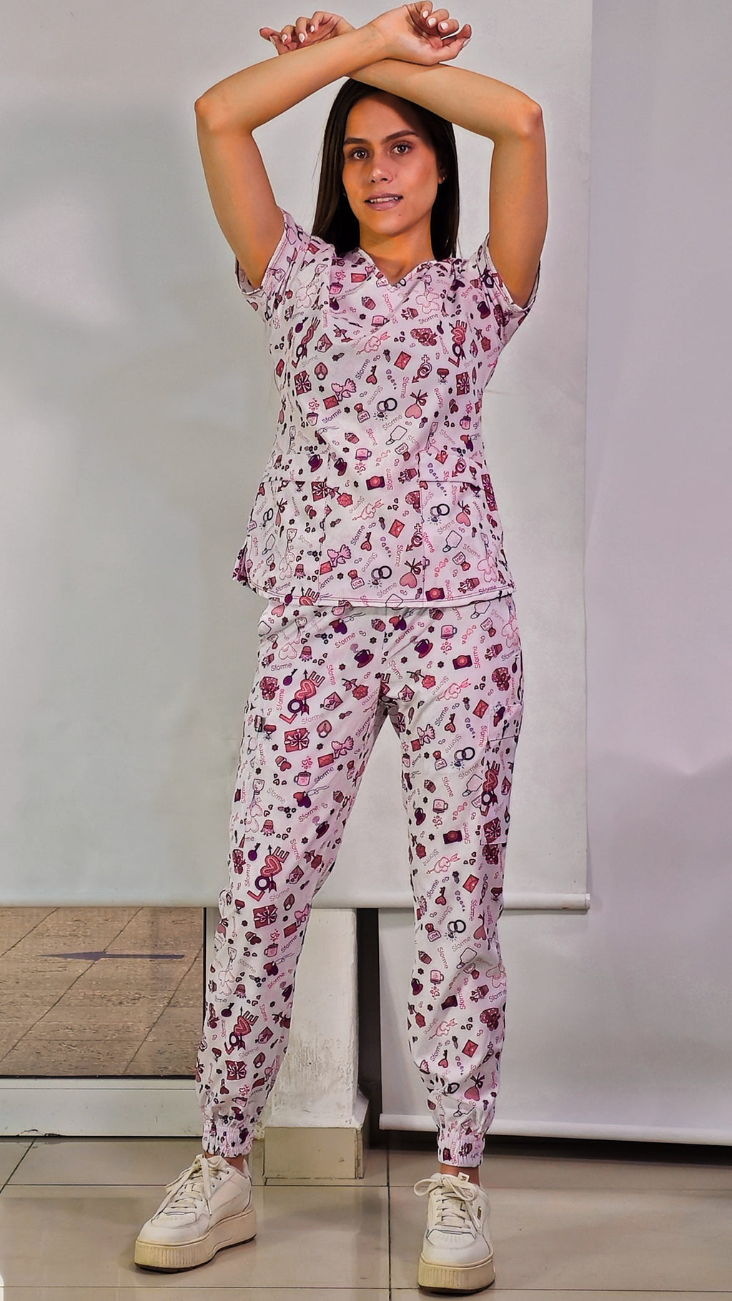 Filipina Quirurgica Estampado Love, Scrubs 600 (Uniformes Medicos)