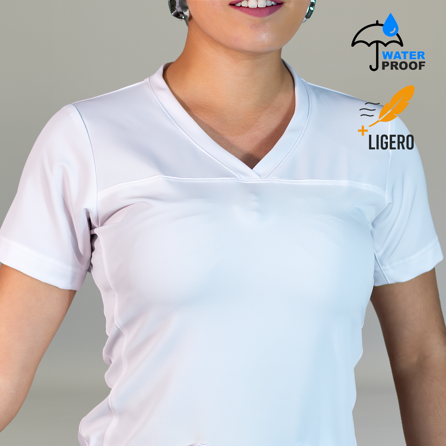 Detalle de cuello en V y manga corta de filipina médica blanca FW 515 para mujer en tela antifluido