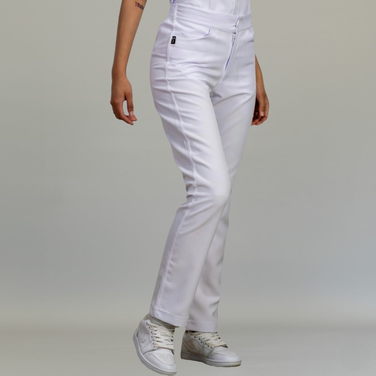 vista frontal pantalon mujer clasico para enfermeria color blanco