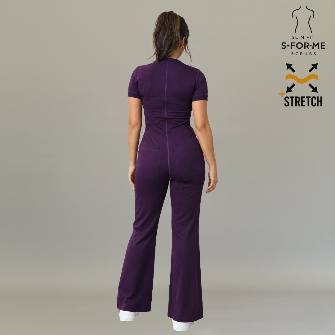 Jumpsuit quirúrgico femenino color uva slim fit para doctoras y enfermeras