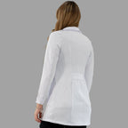 bata medica blanca pure white dama antifluido detalle cuello y cierre Sandel Medica