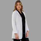 bata medica blanca pure white dama antifluido manga larga slim fit Sandel Medica