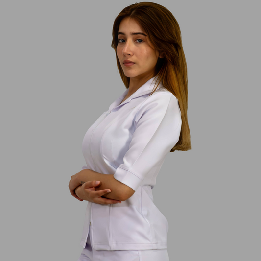 Filipina médica blanca para mujer Alviero antifluido en vista tres cuartos