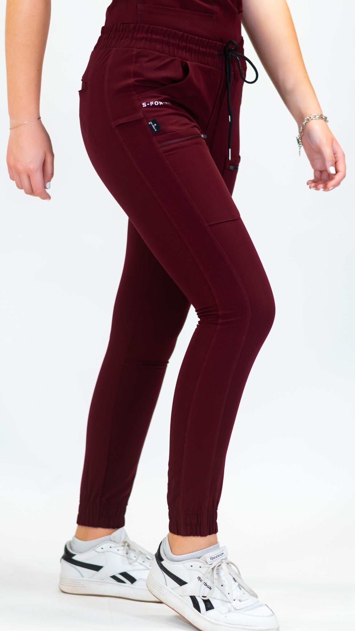 Jogger Antifluido Dama 300 Vino