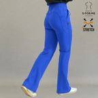 Pantalón flare 915 Azul Rey — vista posterior tres cuartos caminando